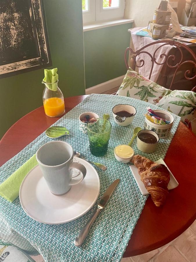 Le P'Tit Nid De Gabriel Bed & Breakfast Les Touches-de-Perigny Exterior photo