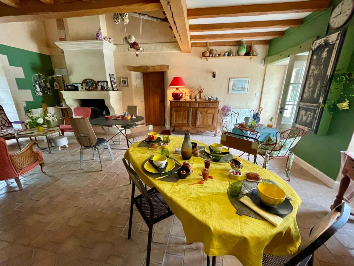 Le P'Tit Nid De Gabriel Bed & Breakfast Les Touches-de-Perigny Exterior photo