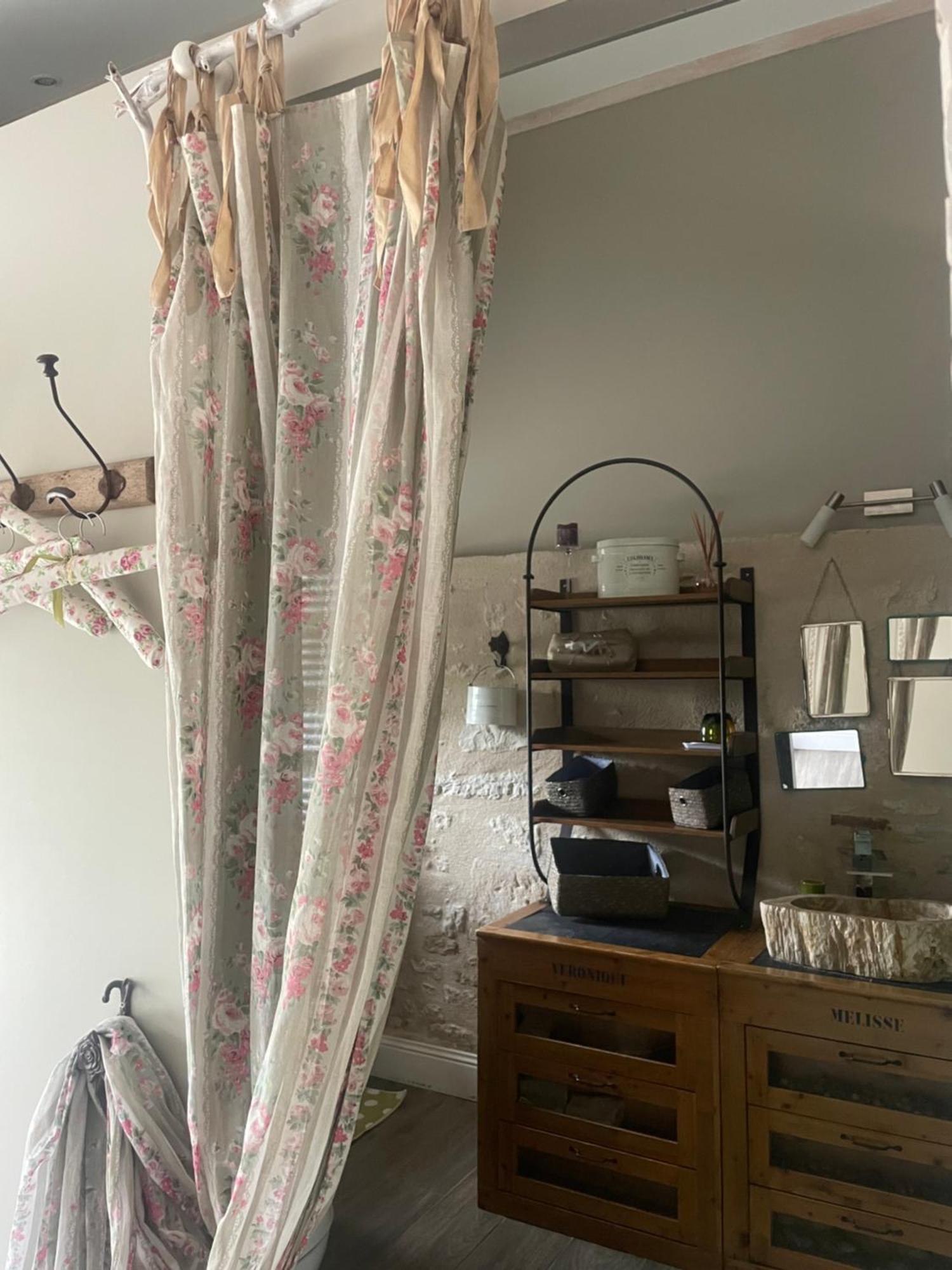 Le P'Tit Nid De Gabriel Bed & Breakfast Les Touches-de-Perigny Exterior photo