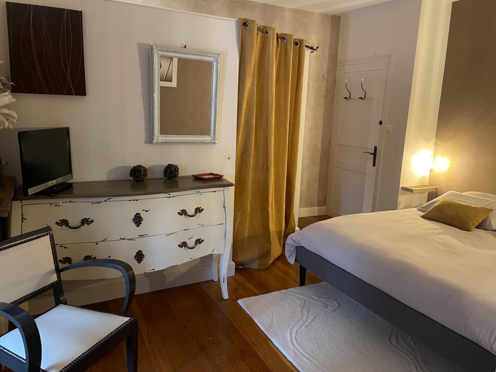 Le P'Tit Nid De Gabriel Bed & Breakfast Les Touches-de-Perigny Exterior photo